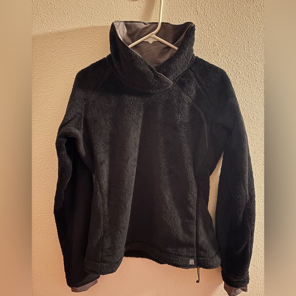 Mountain Hardware Women’s Black Plush Fleece Pullover